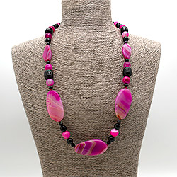 Фото товара бусы из агата тонированного розового таблетка витая