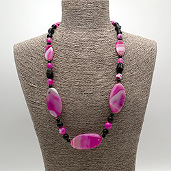 Бусы из агата тонированного розового таблетка витая