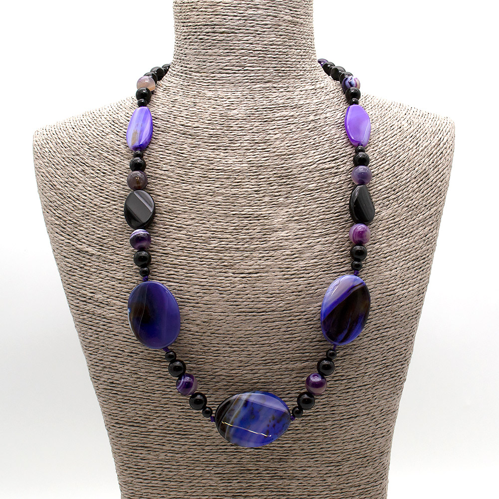 Фото товара бусы из агата тонированного сиренево-серого таблетка витая