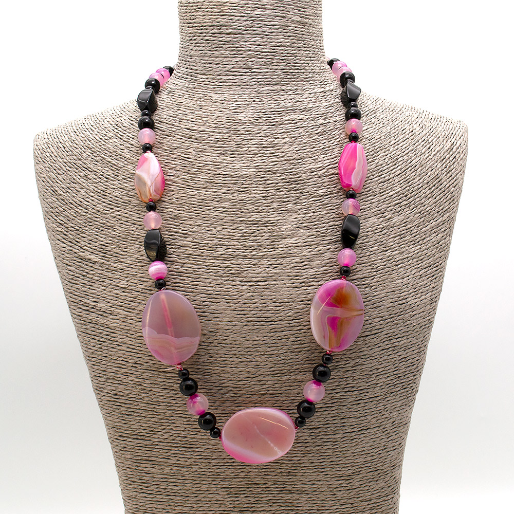 Фото товара бусы из агата тонированного розово-серого таблетка витая