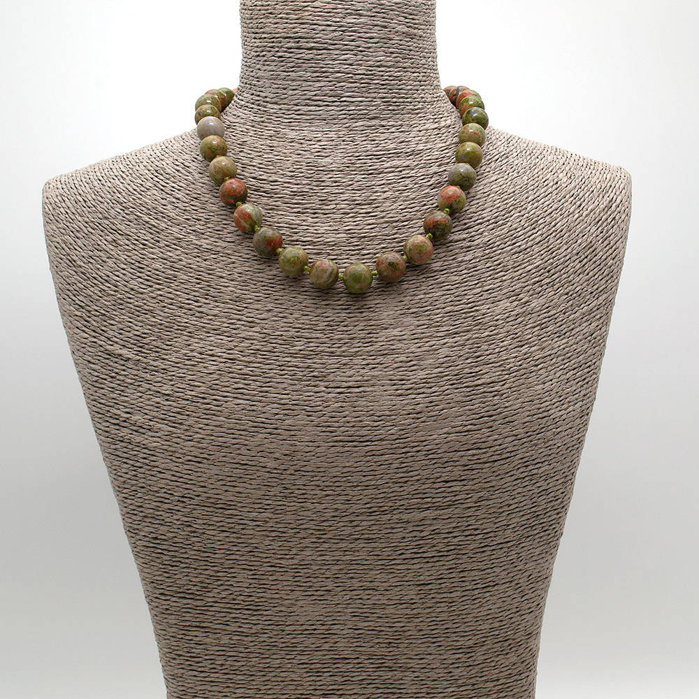 Фото товара бусы из яшмы унакит 12 мм