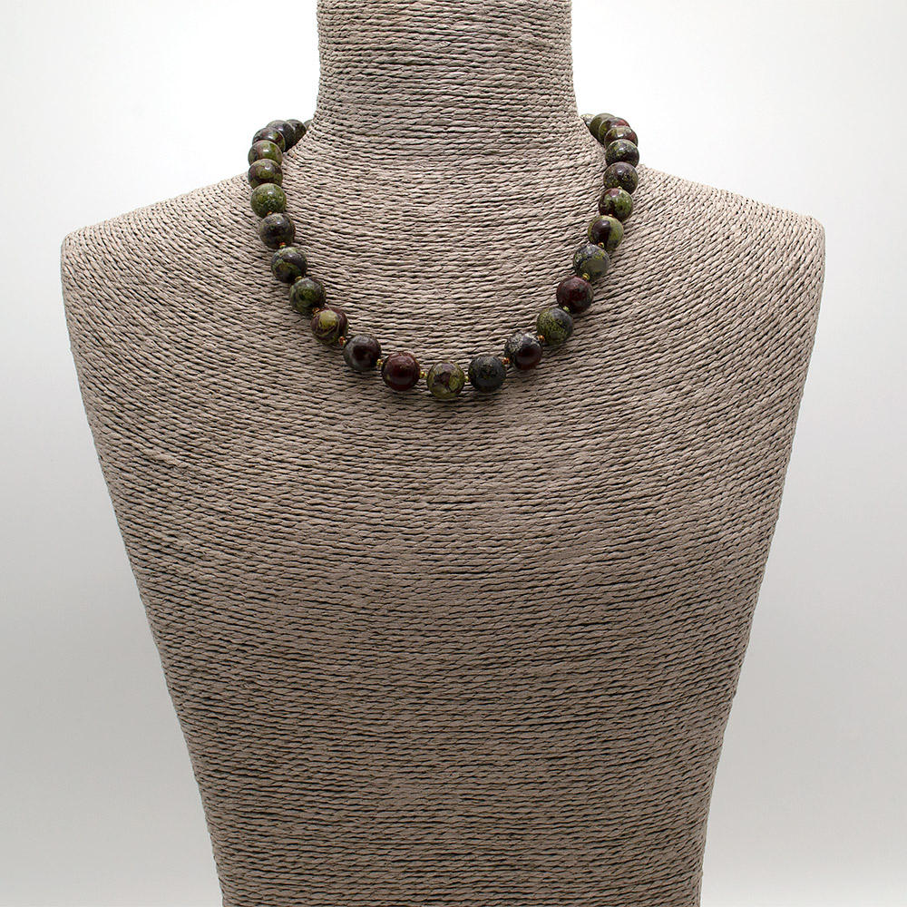 Фото товара бусы из эвдиалита 12 мм