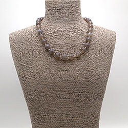 Фото товара бусы из агата тонированного светло-серого шар 12 мм