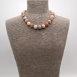 Бусы из агата руинного