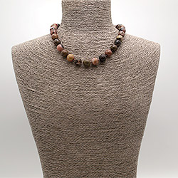 Бусы из родонита шар 10 мм