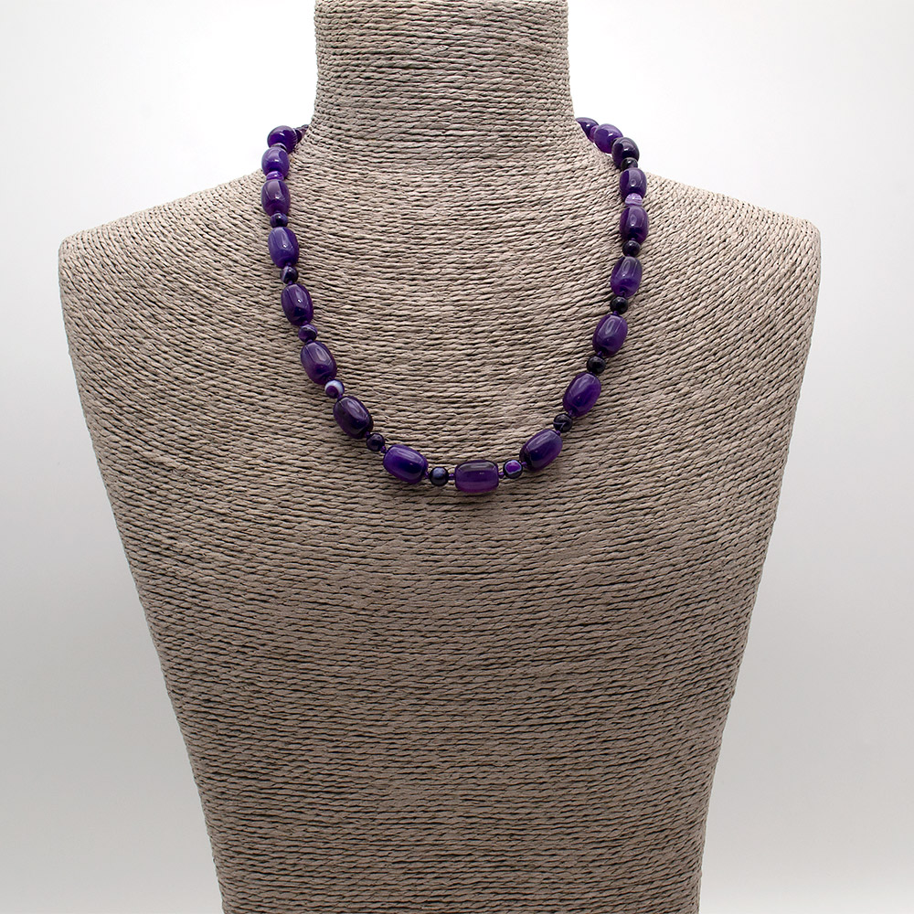 Фото товара бусы из агата фиолетового бочонок