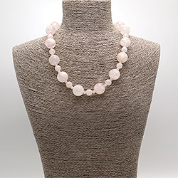 Бусы из розового кварца шар 18 ; 10 ; 4 мм