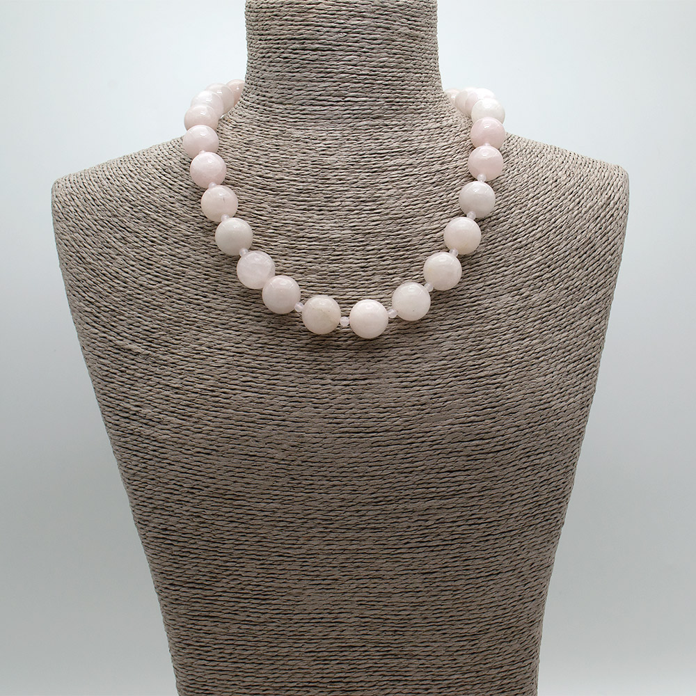 Фото товара бусы из розового кварца