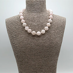 Бусы из розового кварца