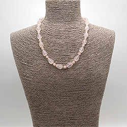 Бусы из розового кварца капля