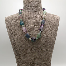 Бусы из флюорита галтовка