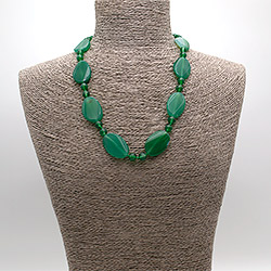 Фото товара бусы из агата цвет хризопраз 31*21 мм