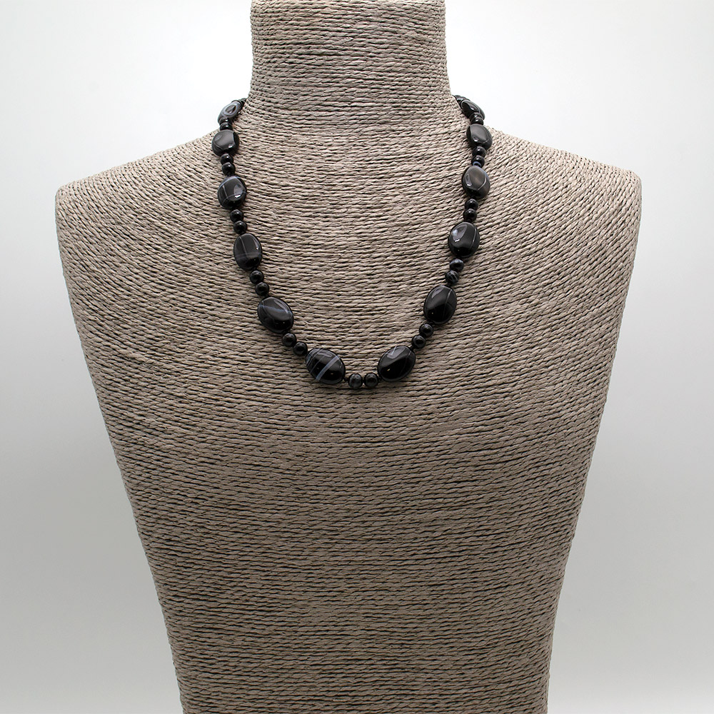 Фото товара бусы из агата черного таблетка 18*13 мм