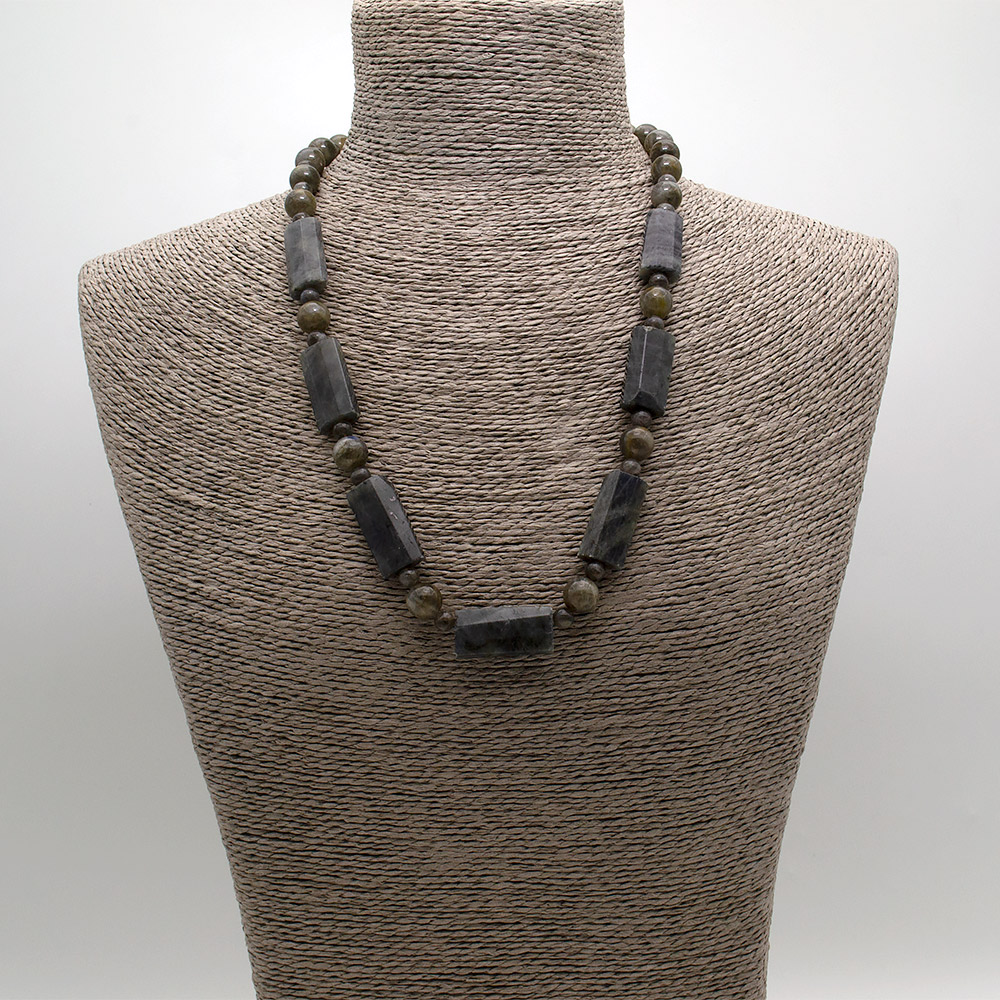 Фото товара бусы из лабрадора прямоугольник грань