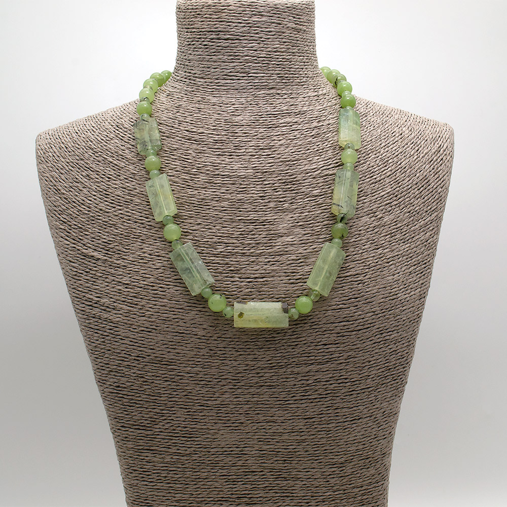 Фото товара бусы из пренита прямоугольник грань