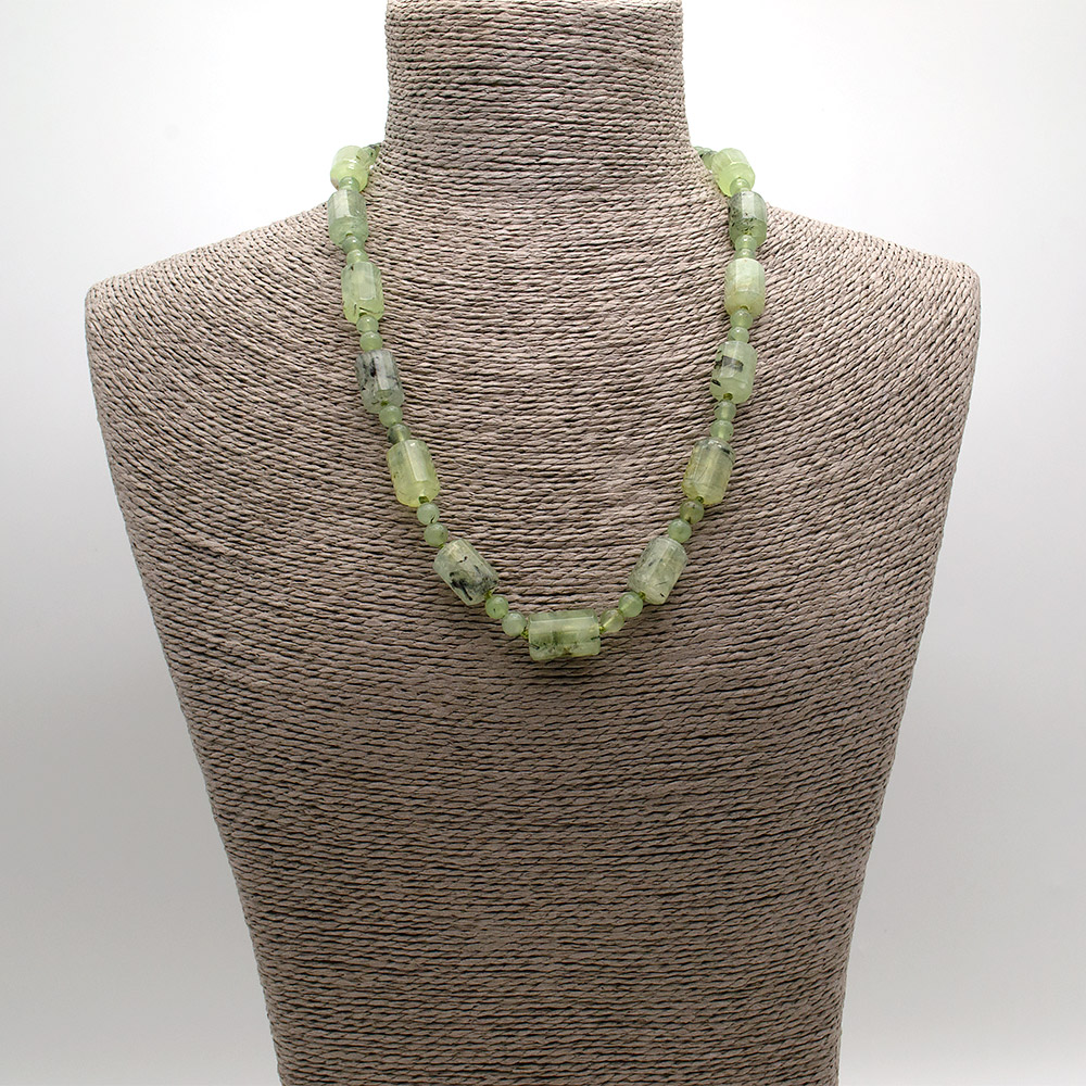 Фото товара бусы из пренита цилиндр грань