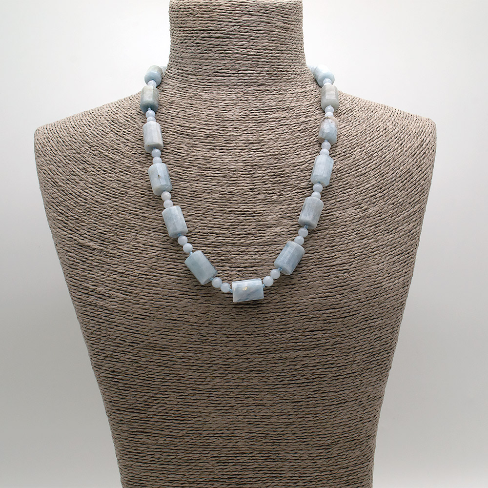 Фото товара бусы из аквамарина цилиндр грань