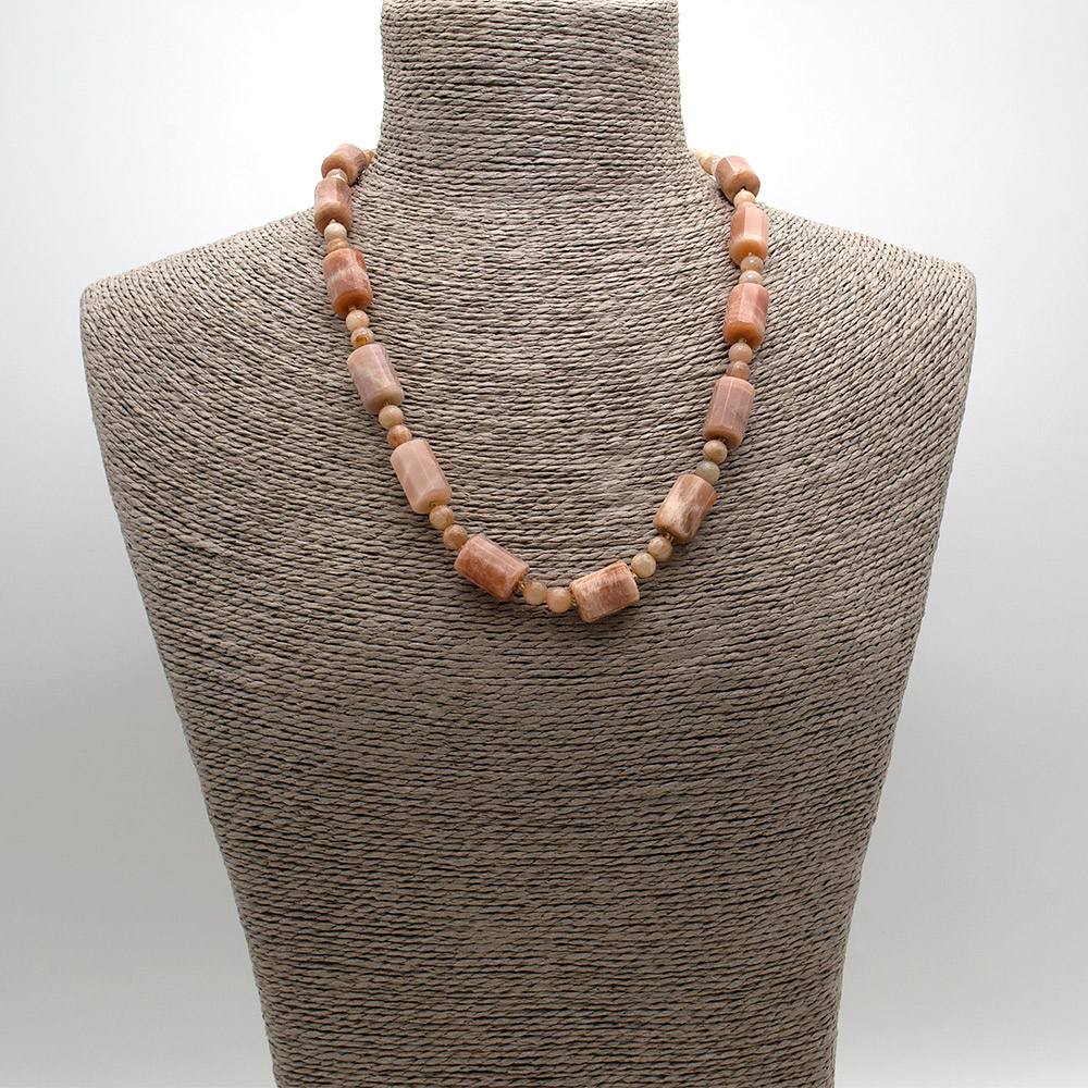 Фото товара бусы из солнечного камня цилиндр грань