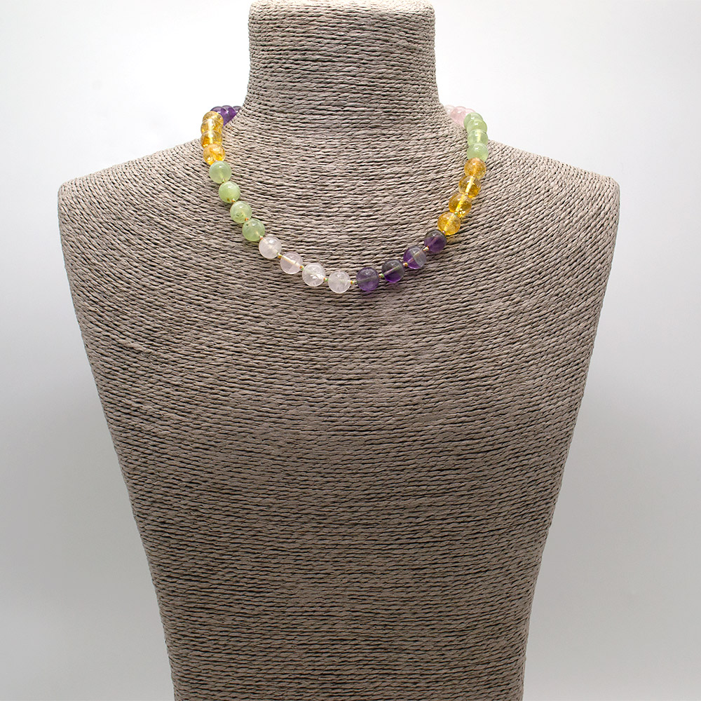 Фото товара бусы из самоцветов шар