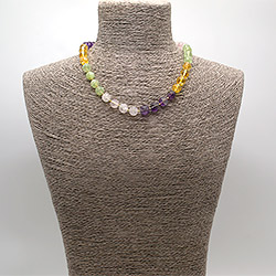 Бусы из самоцветов шар