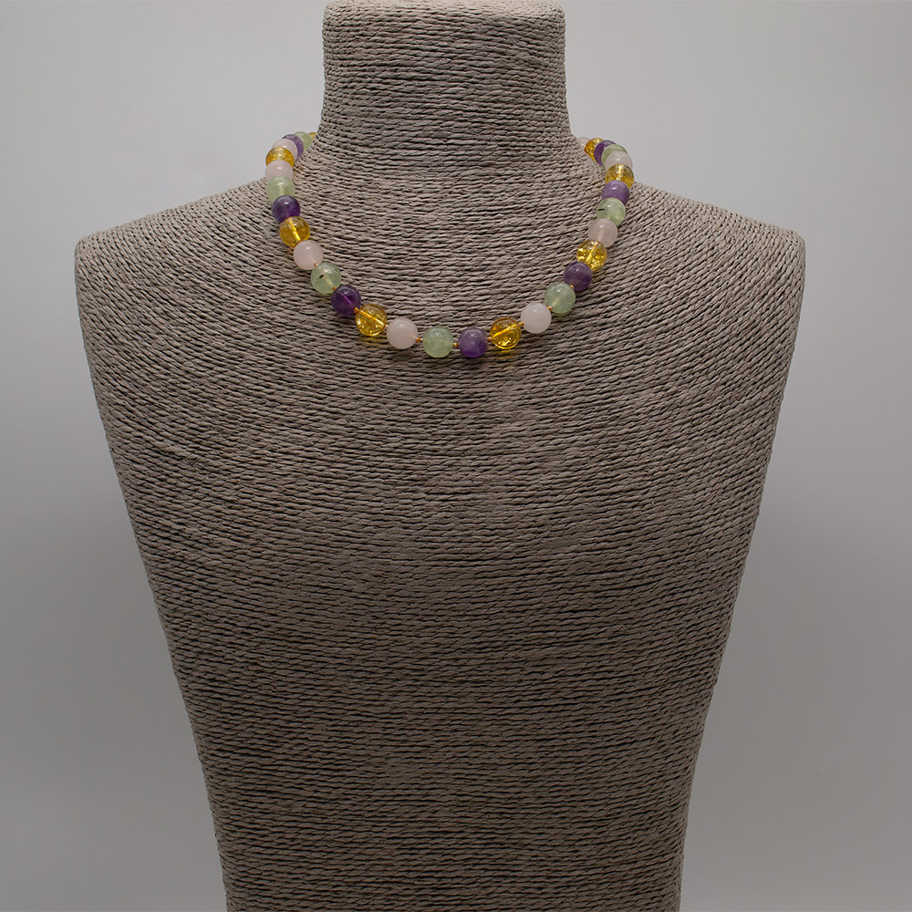 Фото товара бусы из самоцветов шар