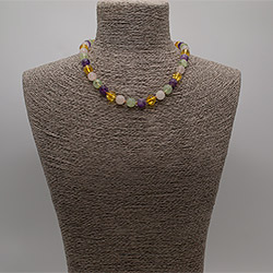 Бусы из самоцветов шар