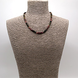 Бусы из турмалина разделитель