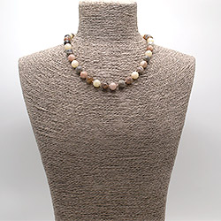 Бусы из лабрадора, адуляра, солнечного