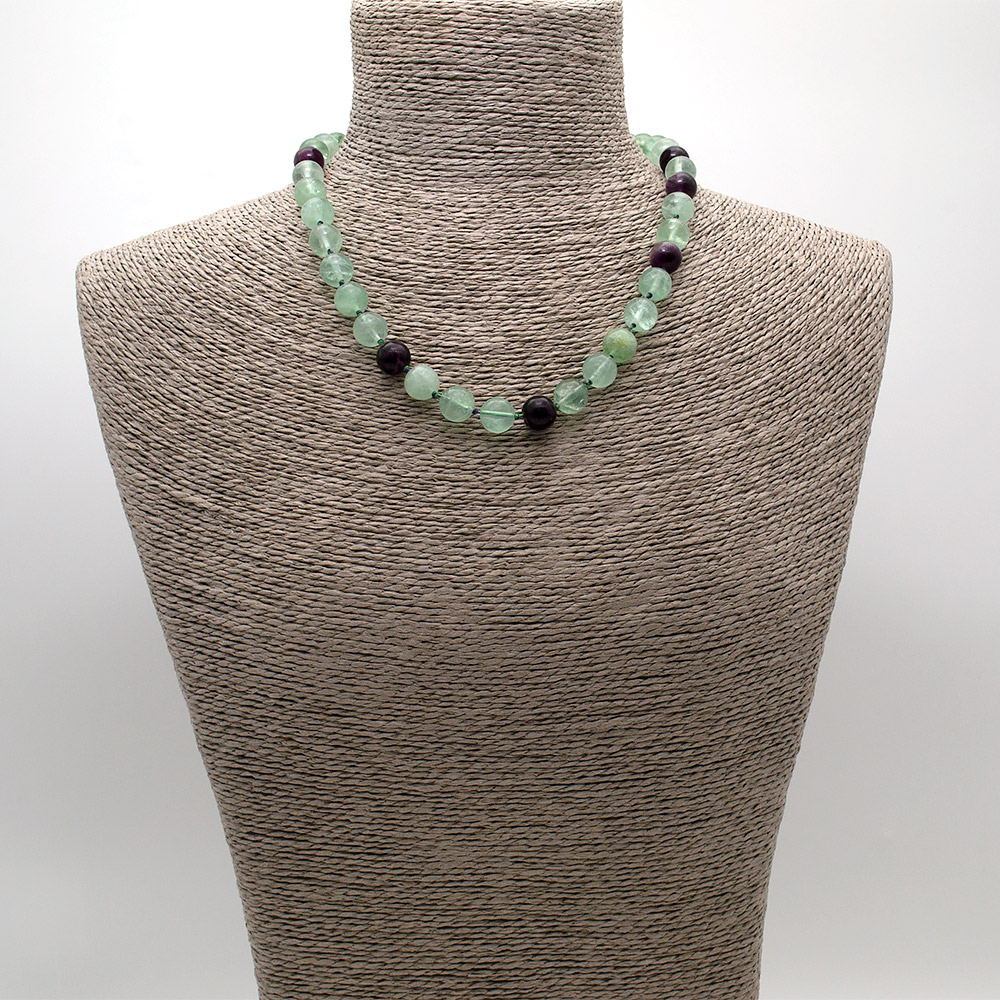 Фото товара бусы из флюорита 10 мм