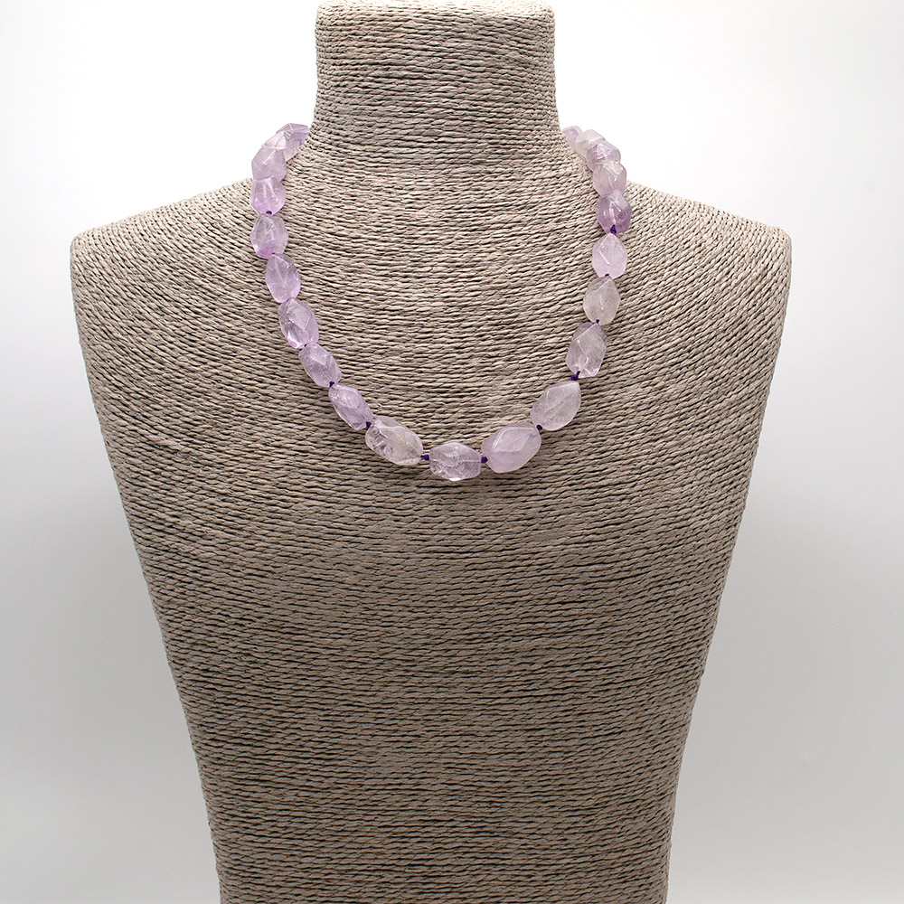 Фото товара бусы из аметиста лавандового галтовка грань 17*12 мм