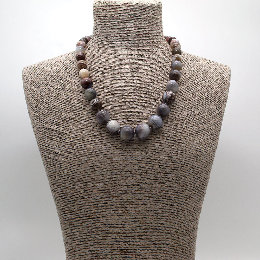 Фото товара бусы из агата ботсвана шар на увеличение