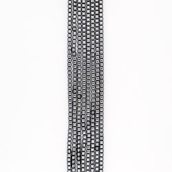 Фото товара гематит куб 6*6 мм с гранями