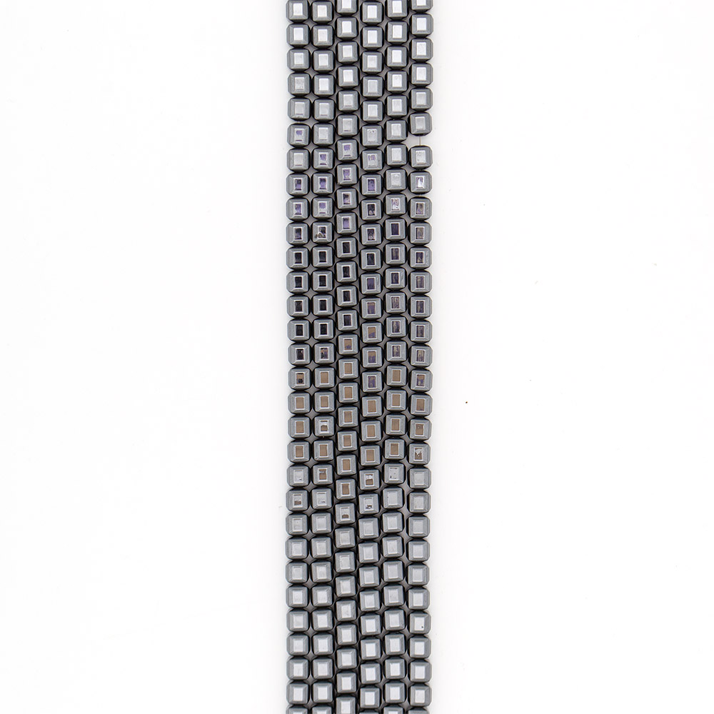 Фото товара гематит куб 8*8 мм с гранями