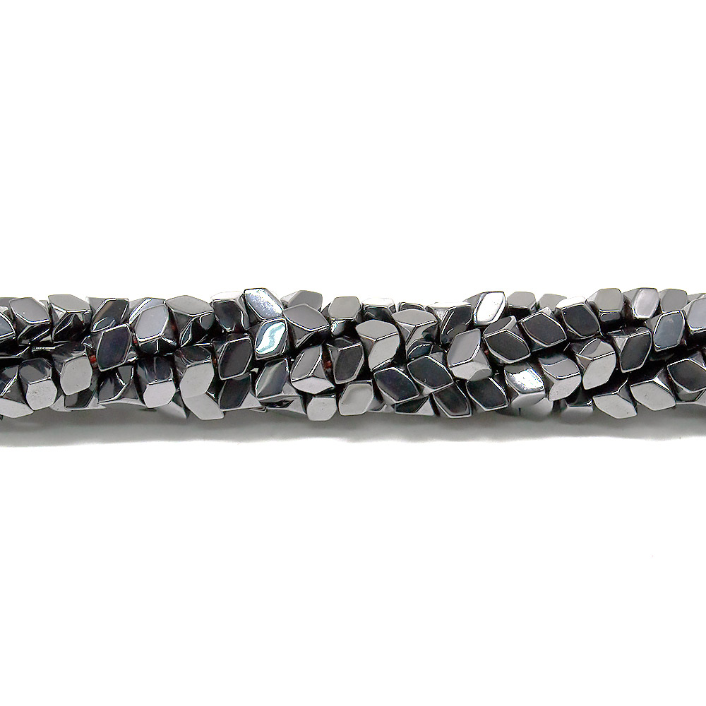 Гематит многогранник треугольный 4*5 мм