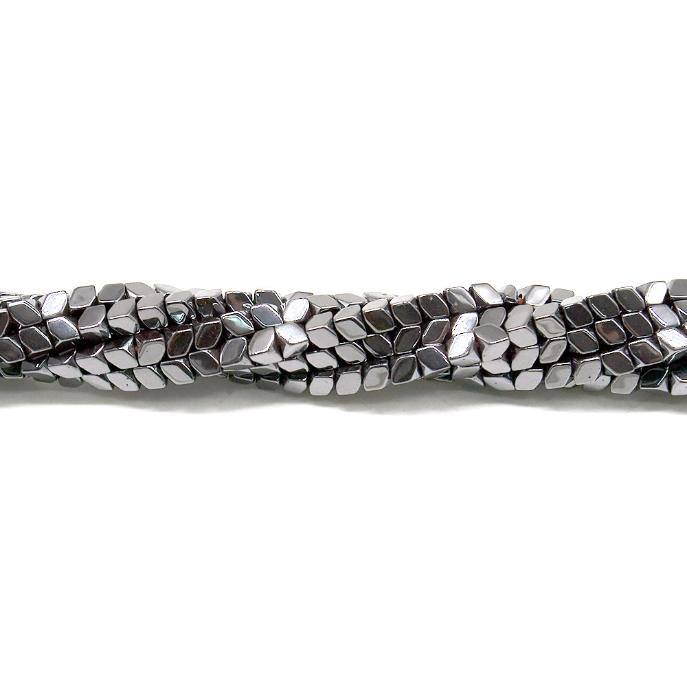 Фото товара гематит многогранник треугольный 3*4 мм