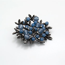Брошь "Куст малый" голубой кварц со стразами
