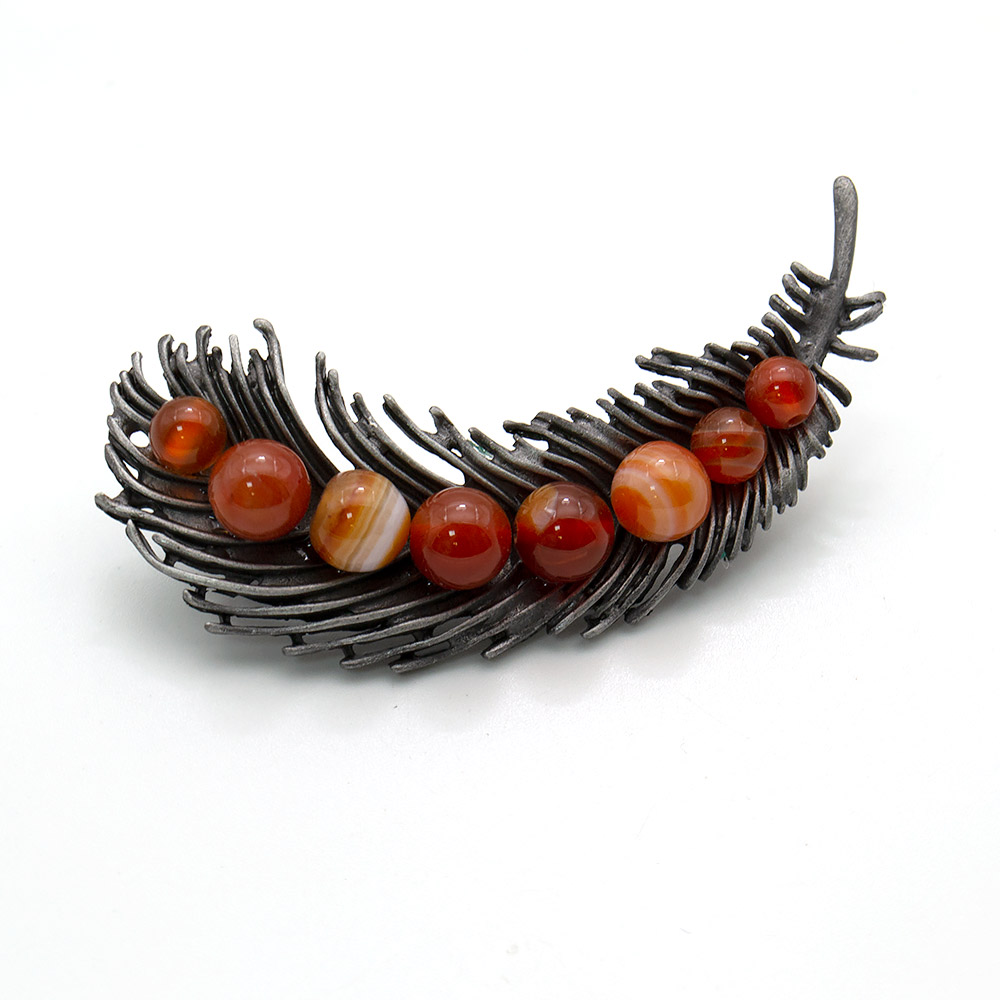 Фото товара брошь "пёрышко" сердолик