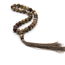 Фото товара четки из яшмы пейзажной 12 мм 33 бусины