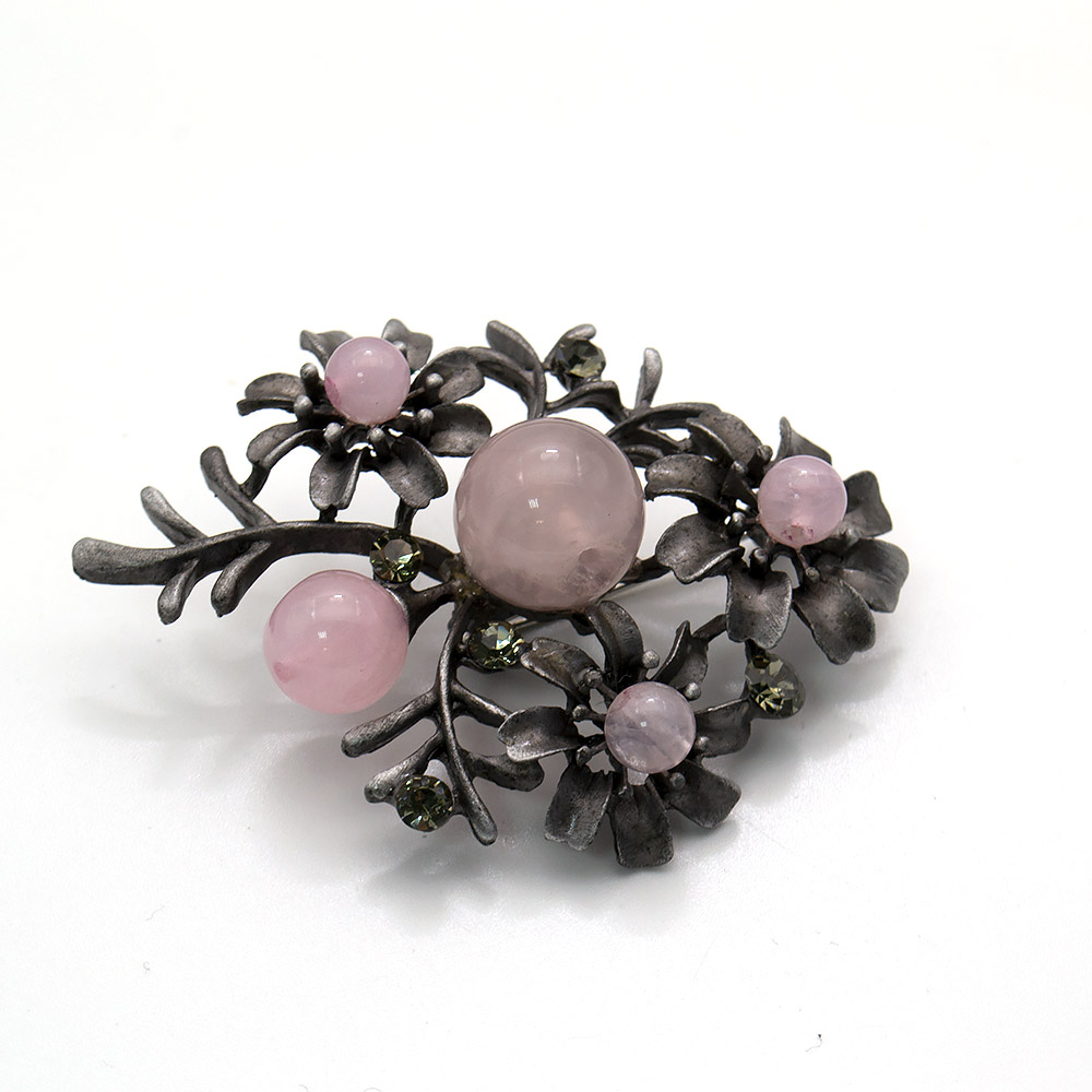 Фото товара брошь "3 цветка" розовый кварц