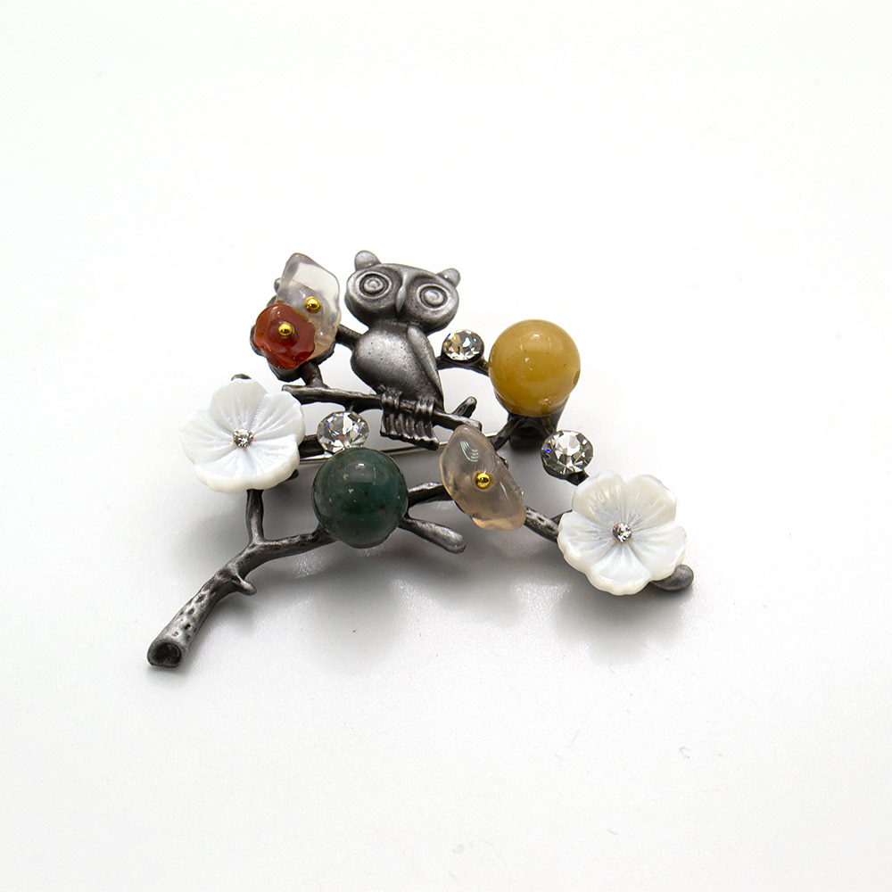 Фото товара брошь "сова на ветке" самоцветы а0076