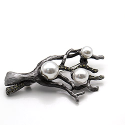 Брошь "Ветка 3 шарика" майорика