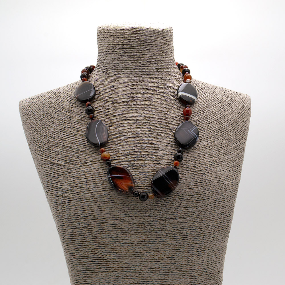 Фото товара бусы из агата цвет темный сердолик таблетка овальная 35*25 мм