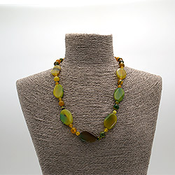 Бусы из агата тонированного желто-зеленого таблетка овальная 30*20 мм