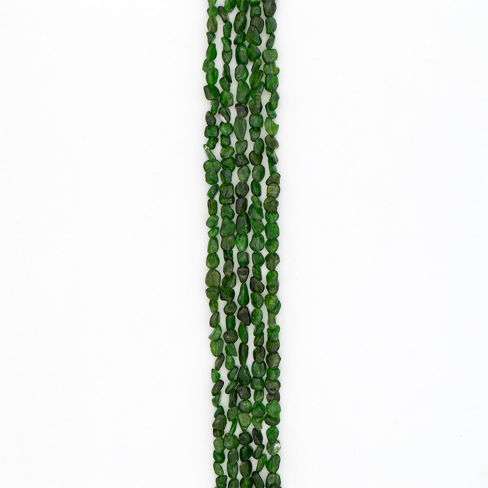 Фото товара хромдиопсид галтовка 9*6 мм