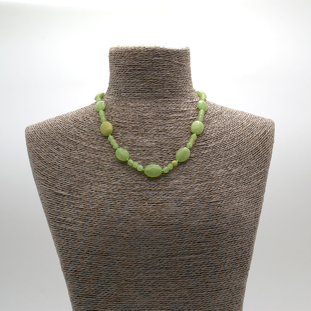 Фото товара бусы из оникса зеленого таблетка