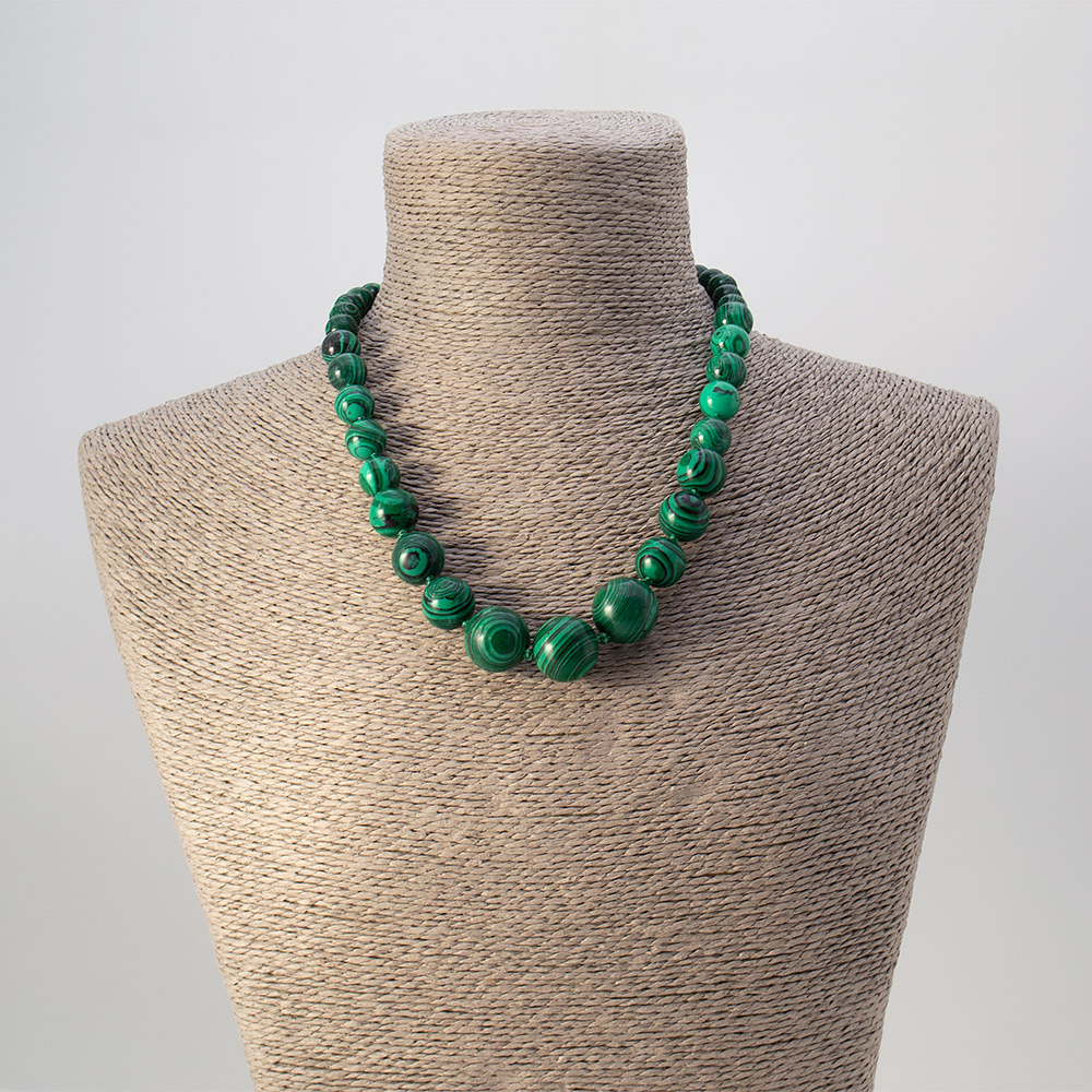 Фото товара бусы из малахита имитации шар на увеличение
