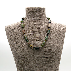 Фото товара бусы из яшмы зеленой цилиндр