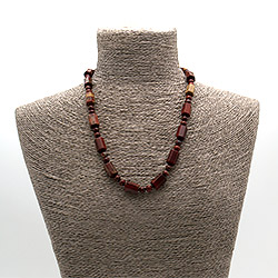 Бусы из яшмы красной цилиндр граненый