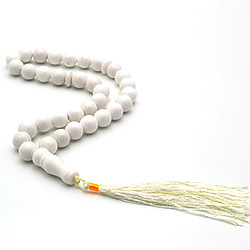 Четки из кахолонга белого 10 мм 33 бусины