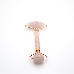 Фото товара массажер роликовый с шипами из розового кварца с ручкой из розового кварца